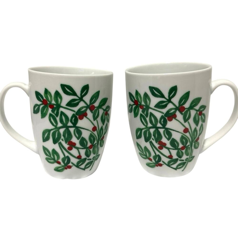GODIVA Chocolatier Coffee Tea Cocoa Mug Christmas Holiday HollyBerry 2-15oz cups